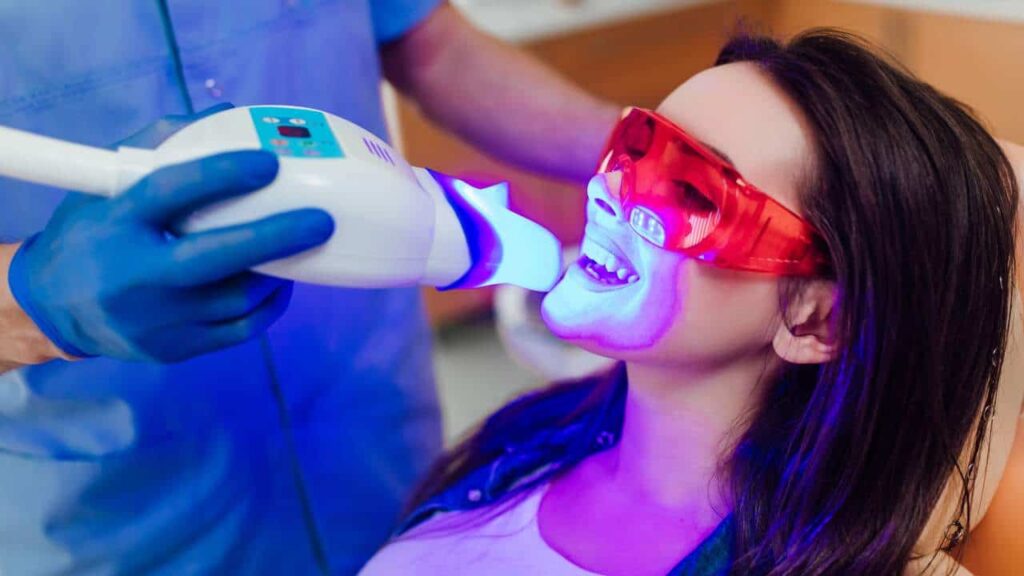 Laser Teeth Whitening vs Zoom Teeth Whitening – Which Is Better?